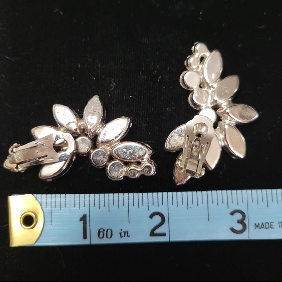 Vintage JULIANA 60s Clear Rhinestone Climber Wing Cluster Clip On Earrings AS IS - Picture 2 of 3